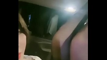 Nyonya Tiongkok Meisi Memuaskan Nafsu Dengan Sesi Pemujaan Kakinya Di Dalam Mobil