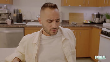 Milan Meniduri Lilian Stone, Ibu Pacarnya, Dengan Ganas Secara Diam-diam