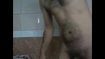 Goyang Lidah Ibu Tua Cina Di Kamar Mandi