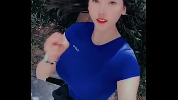 Gadis Asia Seksi Dengan Payudara Montok Dan Pantat Menggoda