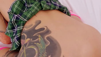 Gadis Rusia Merah Yang Imut Dengan Kaus Kaki Tinggi Dan Memek Cantik Bercinta Kasar