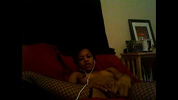 Gadis Hitam Muda Yang Menggairahkan Memuaskan Dirinya Sendiri