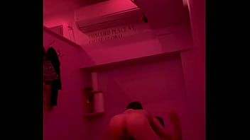 Gadis Oriental Yang Menggoda