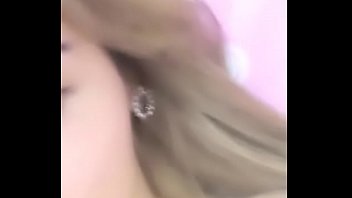 Gadis Cina Cantik Yoki Memainkan Kontol Mainan Di Memek Merah Mudanya Yang Basah