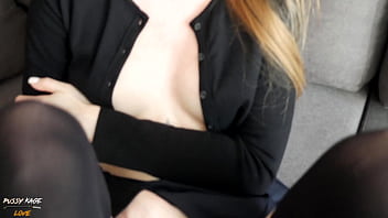 Kakak Tiriku Membuatku Mengeluarkan Air Mani Di Paha Berstokingnya