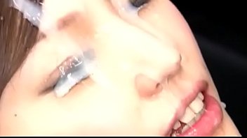 Wajah Cantik Dalam Gaun Jepang-cina Yang Menggoda