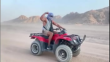Menggelegar Di Mesir, Aku Mengocok Gurun Dengan Quadbike Yang Menggairahkan