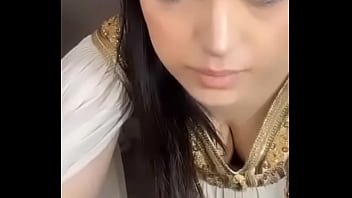 Gadis Arab Seksi Ini Butuh Dikasih Penghormatan, Kirimkan Hadiahmu Untuknya