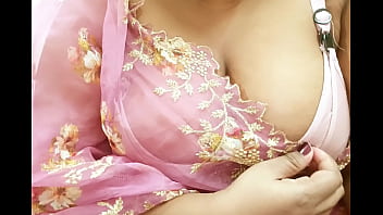 Gadis India Montok Dengan Tubuh Seksi Dan Menggoda