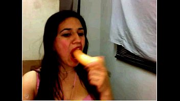 Gadis Arab Seksi Menggoda Di Depan Kamera (umur 39 Tahun)