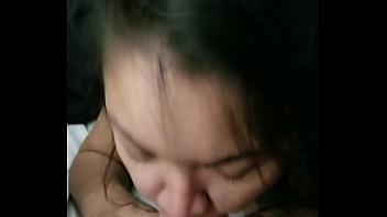 Tenggorokan Asia Yang Dalam Dan Menggoda