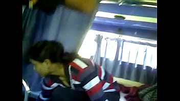 Desi Payudara Terbuka Dari Atas Kemeja