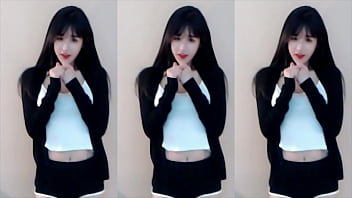 Cô Nàng Trung Quốc Phô Diễn Thân Hình Nóng Bỏng Trên Tàu Lượn Siêu Tốc