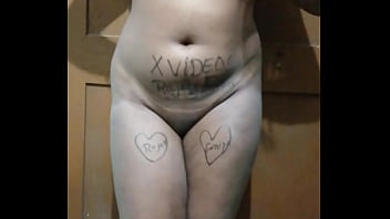 Gadis India Memamerkan Tubuh Seksi Dan Menggoda