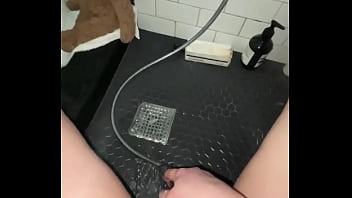 Gadis Elit Saudi Berbadan Sempurna Menggoda Memek Mungilnya Di Kamar Mandi – Putri Salju Arab Amatir