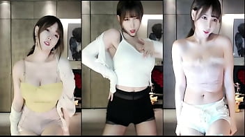 Cô Gái Trung Quốc Quyến Rũ Uốn éo Trên Ba Màn Hình