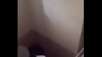 Quốc Trung đang Thả Rông ở Nhà Vệ Sinh Trường Học