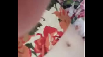 Gadis Tionghoa Berpose Seksi Untuk Kamera Sendiri