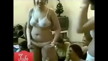 Gadis Arab Berbikini Panas Menari Dengan Goyangan Menggoda