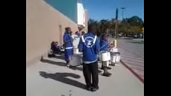 Panggung Panas Dengan Irama Yang Menggoyang