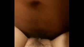 Gadis Tionghoa Cantik Mencapai Puncak Kenikmatan Dengan Semburan Panas