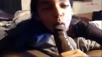 Flaca árabe Devorando Una Polla Negra