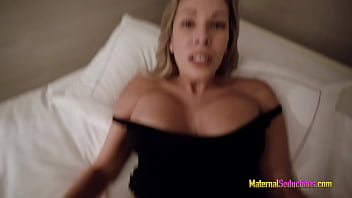 Ibu Tiri Jalang Malam Hari, Tapi Selalu Ngentot Aku Duluan – Nikki Brooks