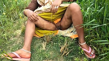 Gadis Desi Tersesat Digoyang Keras Di Alam Terbuka