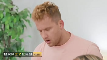 Kayley Gunner Tak Tahan Godaan Untuk Menjilat Kontol Van Setelah Menangkapnya Ngentot Brynn Michaels