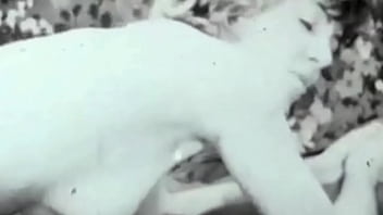 Kartu Pos Dari Ibu Tiriku: Kisah Panas Di Balik Amplop