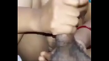 Desi Bhabhi Yang Menggoda Sedang Memerah Susu