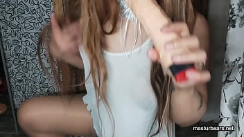 Ibu Lian Menggoda Diri Dengan Stoking Yang Melekat Erat