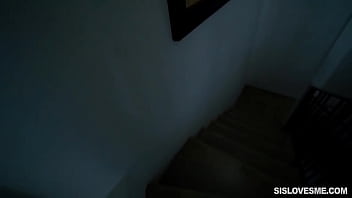 Celah Langkah-kakak Ini Menggoda – Mandy Muse