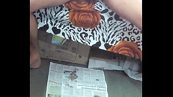 Desi Lund Mengoceh Sambil Menggoda Diri Sendiri