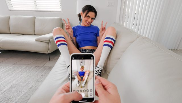 Kakak Tiriku Si Mesum Bikin Aku Basah Dan Bergairah