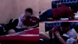 Memuaskan Bibir Guruku Yang Haus Dengan Batang Panasku