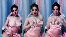 Vanya Mengguncang Puncak Kembar Yang Mulus Menggairahkan