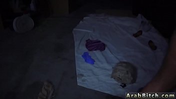 Panggung Goyang Bokong Gadis Arab Cina, 23km Dari Pangkalan Militer