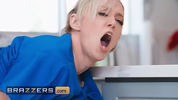 Dee Williams, Perawat Nakal Yang Bikin Pasiennya Muncrat Lebih Deras Dari Sebelumnya Di Rumah Sakit