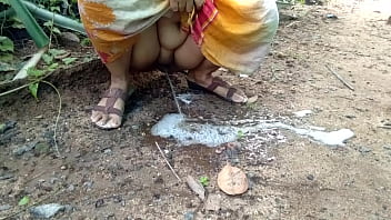 Tante Desi Buang Air Kecil Di Alam Liar, Wajib Ditonton!