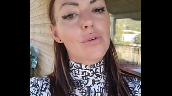 Maaf Sayang, Masalah Internet Memaksaku Membatalkan Siaran Panas Kita Malam Ini…