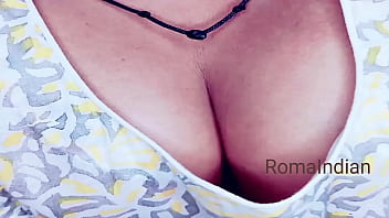 Gadis Seksi India Pamer Belahan Dadanya Untuk Saudara Tirinya