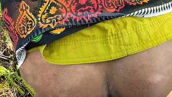 खेत की मिट्टी में गीली चूत का मजा