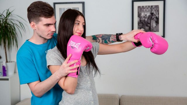 Julia Moon: Perjalanan Sensual Menuju Bulan Dan Kembali