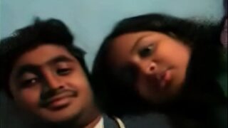 Kakak Mesum Mengentot Adiknya Diam-diam Di Belakang Orang Tua