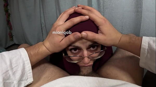 Istri Arab Berjilbab Mia Kompilasi Oral Mesum Bagian 1