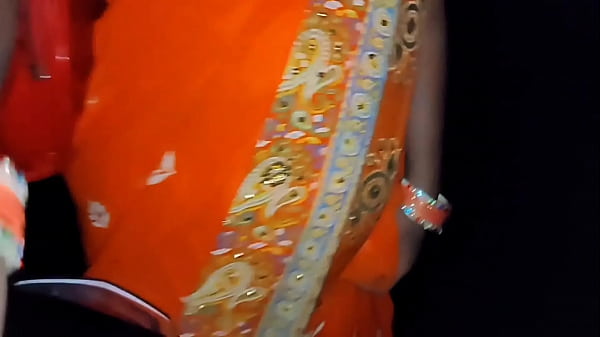 भैया ने घुमाते हुए दीदी से कहा, आज रात मेरा मन बहुत उत्तेजित है, कुछ खास दे दो