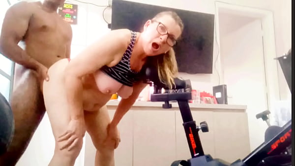 Sogra Malhando Só De Calcinha E O Genro Aproveitou Na Hora