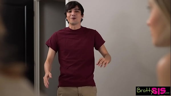 Kakak Tiri Yang Nakal Berkata, “lebih Baik Aku Bersetubuh Dengan Peri Kerdil Daripada Kamu!”