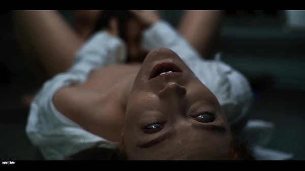 Cewek Seksi Melawan Parasit Alien Pengendali Pikiran